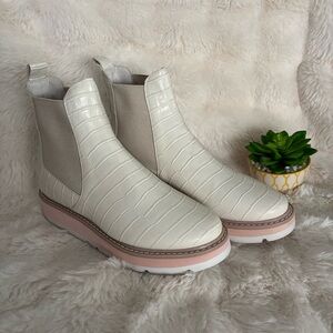 Dolce Vita Women's Tazmin Croc Embossed Platform Ankle Chelsea Boots Ivory 9.5